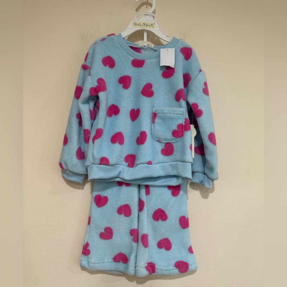 Kate Mack little girls hearts plush sweatshirt and jogger 2 piece set. Size.3T.